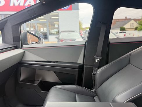 Used 2024 Tesla Cybertruck AWD Crew Cab image 21