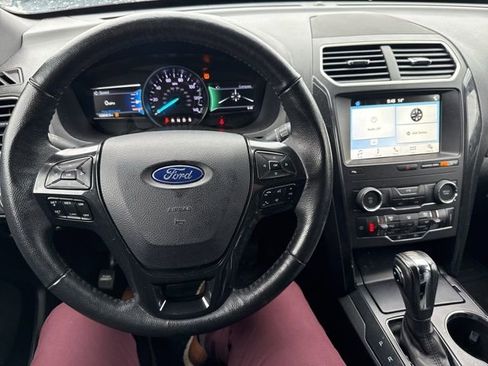 Used 2018 Ford Explorer XLT w/ Equipment Group 202A image 12