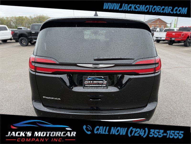 Used 2026 Chrysler Pacifica Select FWD image 5
