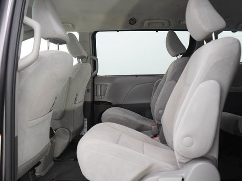 Used 2020 Toyota Sienna LE AWD/4WD image 18