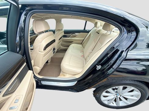Used 2020 BMW 740i w/ Cold Weather Package RWD image 27