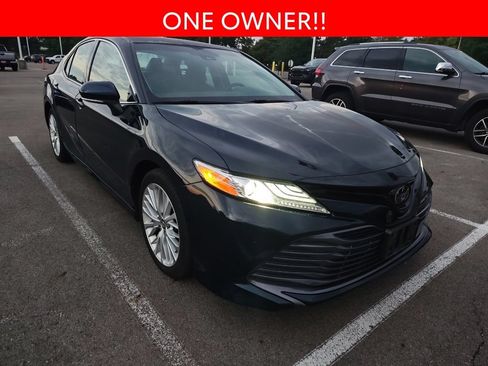 Used 2018 Toyota Camry XLE FWD image 3