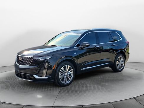 Used 2025 Cadillac XT6 Premium Luxury w/ Technology Package FWD image 3