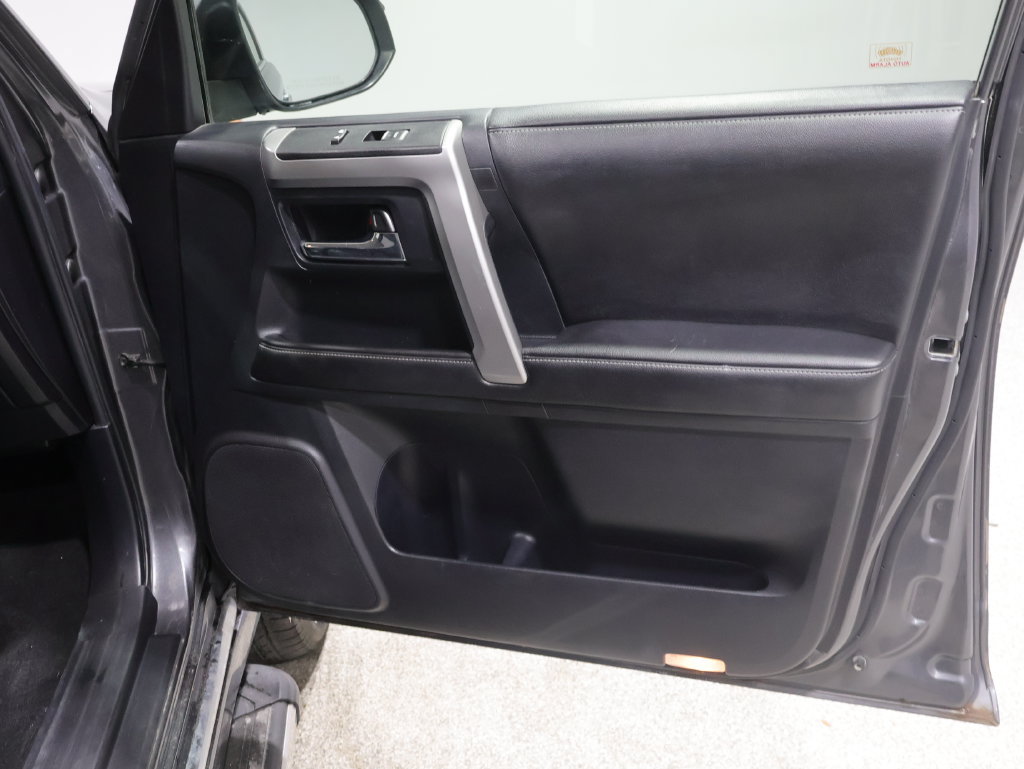 Used 2015 Toyota 4Runner Limited AWD/4WD image 23