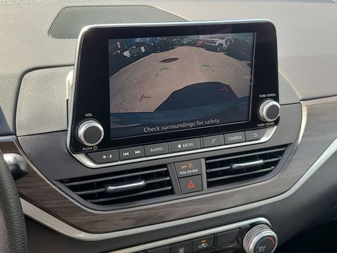 Used 2024 Nissan Altima 2.5 SV FWD image 32