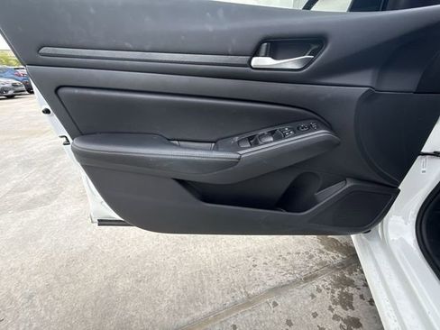 Used 2024 Nissan Altima 2.5 SV image 13