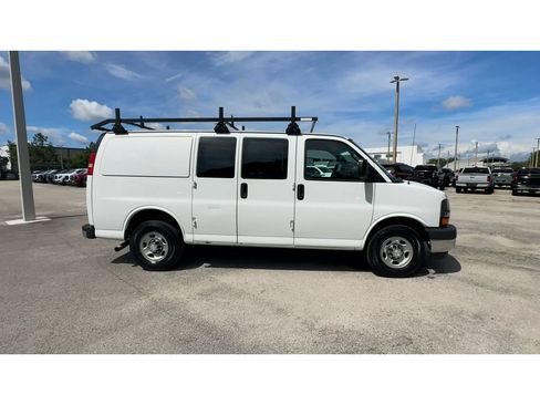 Certified 2017 Chevrolet Express 2500 w/ Express Access Plus Package RWD image 9