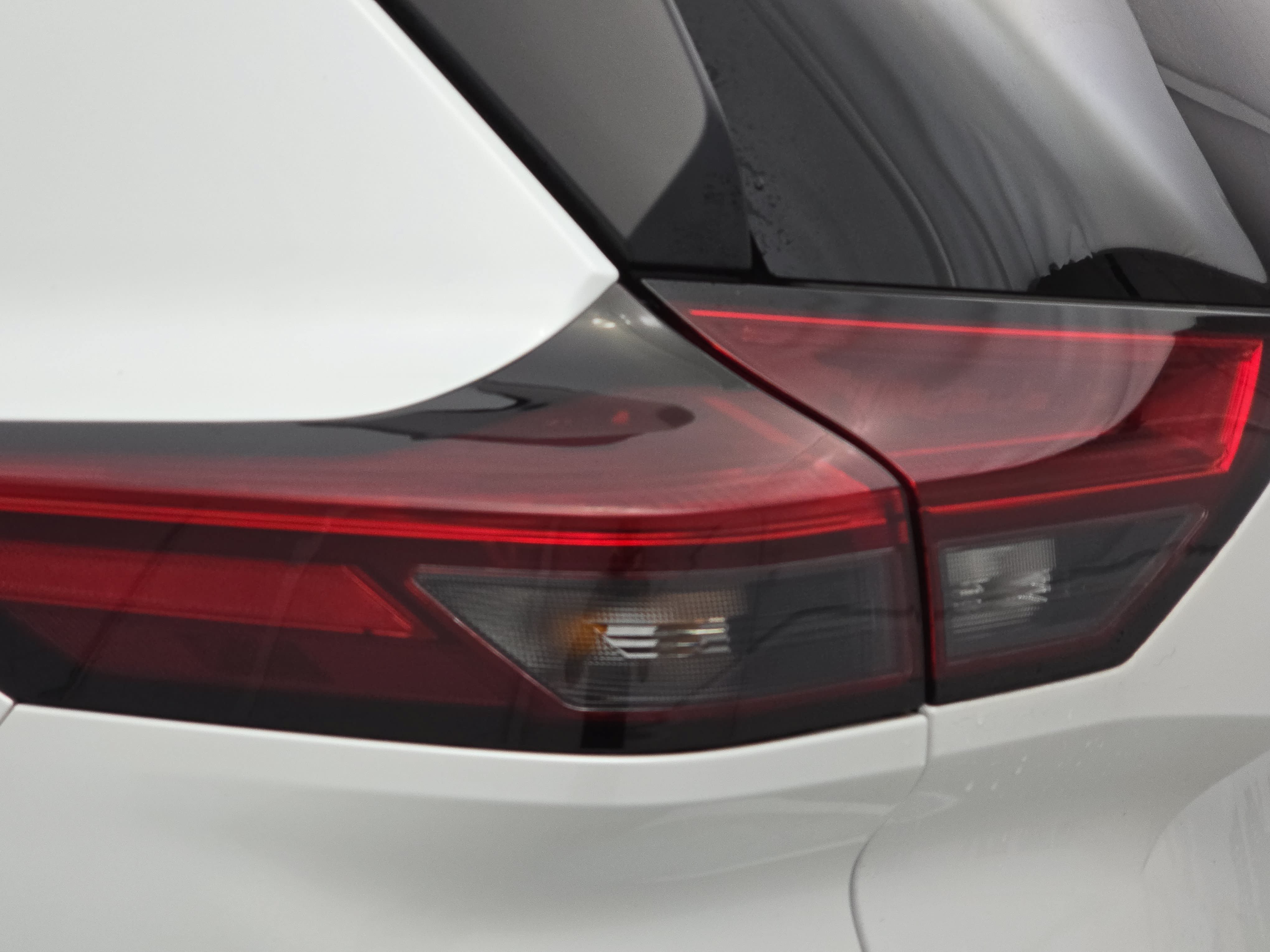 Certified 2025 Nissan Rogue SV FWD image 33