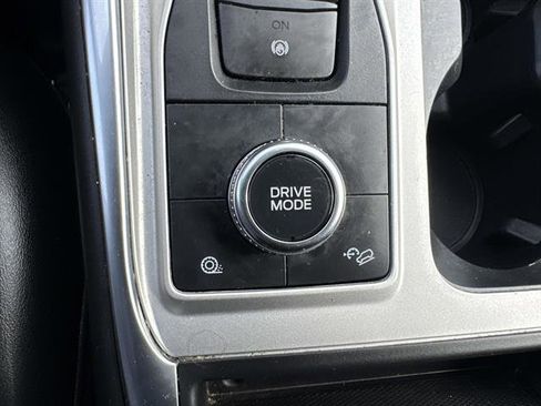 Used 2022 Ford Explorer XLT w/ Equipment Group 202A image 21