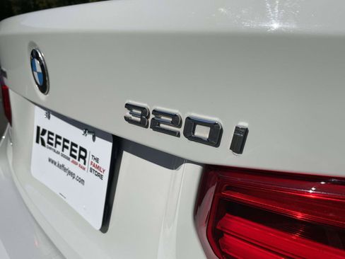 Used 2018 BMW 320i xDrive Sedan w/ Convenience Package AWD/4WD image 8