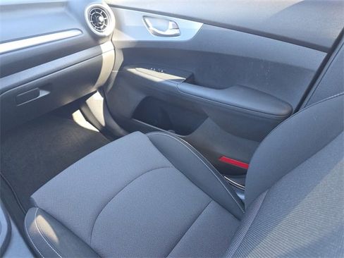Used 2023 Kia Forte LXS w/ LXS Technology Package image 18