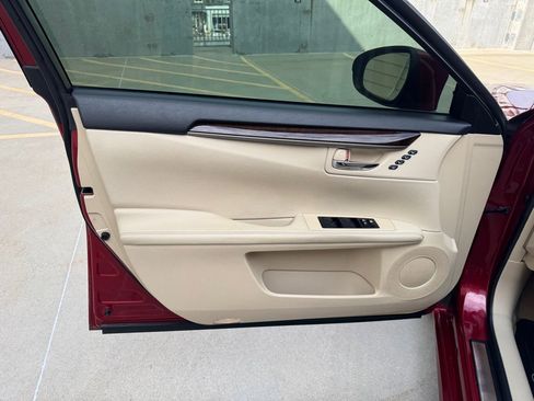 Used 2015 Lexus ES 350 w/ Premium Package image 10