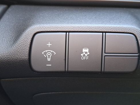 Certified 2025 Hyundai Elantra Sport image 25