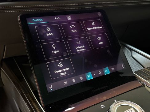 Certified 2025 Cadillac Escalade ESV Premium Luxury image 38