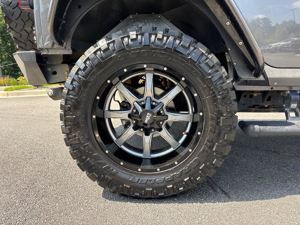 Used 2016 Jeep Wrangler Unlimited Sahara w/ Connectivity Group AWD/4WD image 17