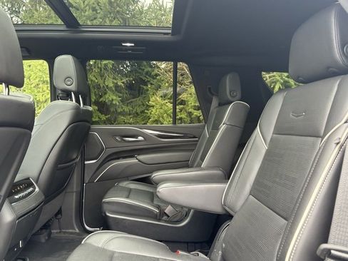 Certified 2022 Cadillac Escalade Sport w/ Touring Package image 18