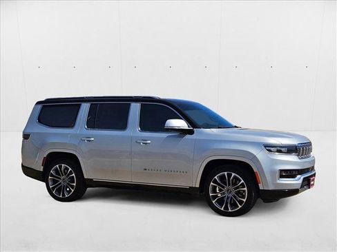 Used 2022 Jeep Grand Wagoneer Series III w/ Rear Seat Video Group 1 image 3