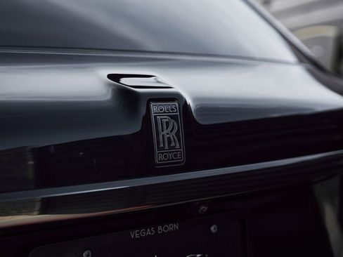 Used 2021 Rolls-Royce Cullinan Black Badge image 13