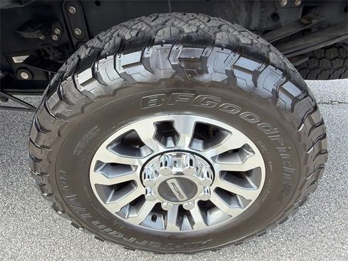 Used 2022 Ford F250 Lariat w/ Lariat Value Package image 19