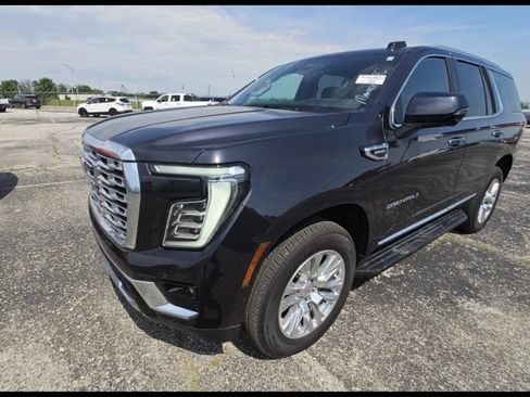 Used 2025 GMC Yukon Denali w/ Advanced Technology Package AWD/4WD image 3