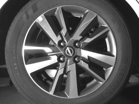Used 2025 Nissan Versa SV FWD image 15