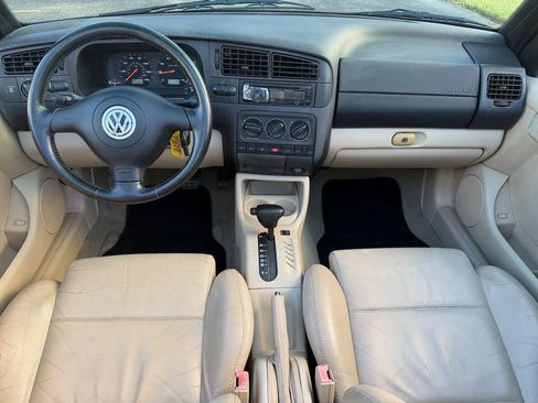 Used 2002 Volkswagen Cabrio GLX image 39