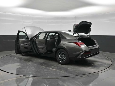 New 2026 Hyundai Elantra Hybrid FWD image 45