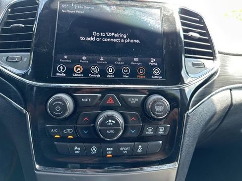 Used 2019 Jeep Grand Cherokee Limited AWD/4WD image 11