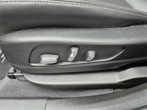 Certified 2025 Cadillac XT6 Premium Luxury image 9