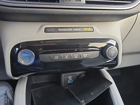 Used 2023 Ford Escape SE image 18