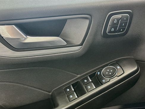 Used 2025 Ford Escape Platinum AWD/4WD image 15
