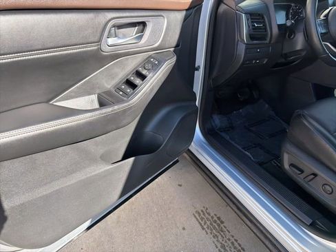 Used 2023 Nissan Rogue SV w/ SV Premium B Package image 15