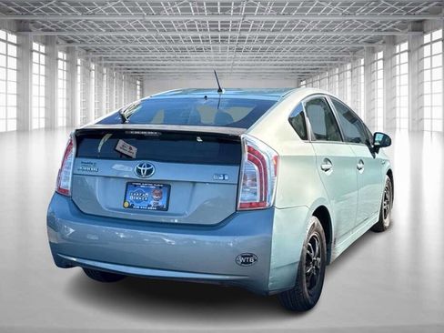 Used 2012 Toyota Prius Five image 3