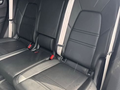 Used 2022 Porsche Cayenne S image 13