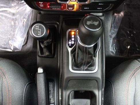 Used 2025 Jeep Wrangler Unlimited Rubicon image 33