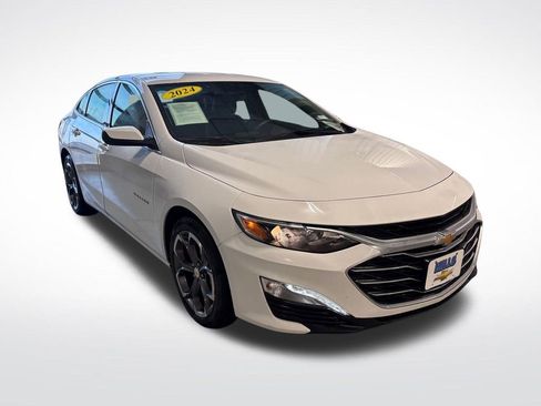 Used 2024 Chevrolet Malibu LT image 3