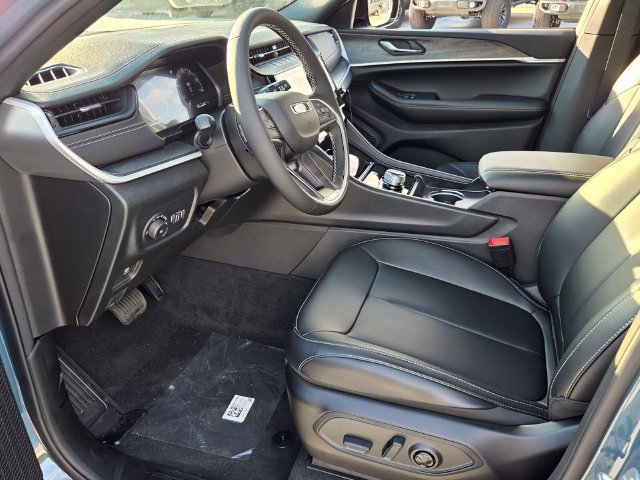 New 2027 Jeep Grand Cherokee Limited w/ Limited Altitude Package RWD image 14