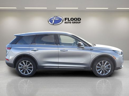 Used 2022 Lincoln Corsair AWD w/ Premium Package image 3