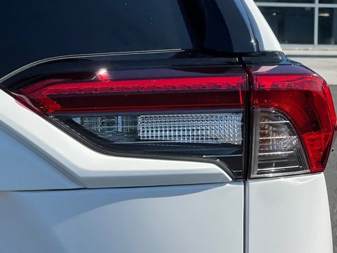 Used 2021 Toyota RAV4 XLE w/ XLE Grade Weather Package AWD/4WD image 47