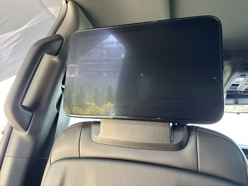 Used 2025 GMC Yukon Denali Ultimate w/ LPO, Floor Liner Package AWD/4WD image 30