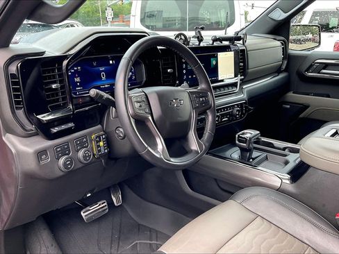 Used 2022 Chevrolet Silverado 1500 ZR2 w/ Technology Package AWD/4WD image 13