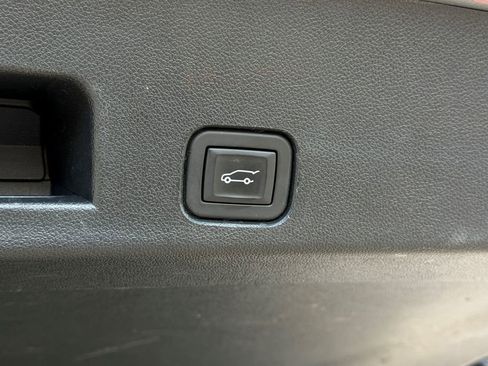 Used 2024 Chevrolet Traverse LT image 15