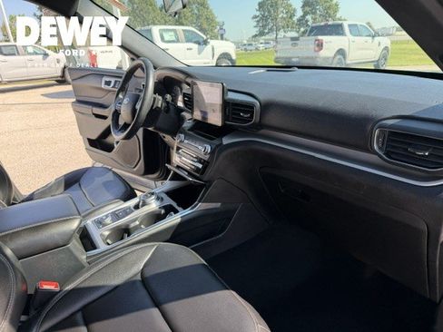 Used 2020 Ford Explorer XLT w/ Equipment Group 202A AWD/4WD image 36