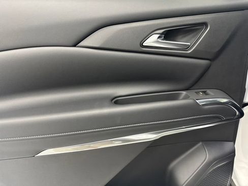 New 2026 Chevrolet Traverse LT w/ Driver Confidence Package FWD image 24