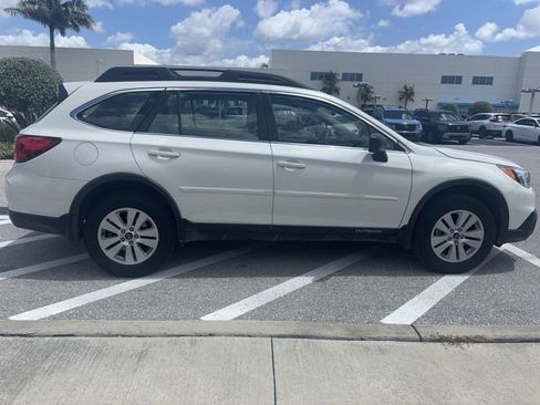 Used 2017 Subaru Outback 2.5i image 6