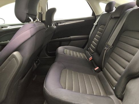Used 2014 Ford Fusion SE image 18