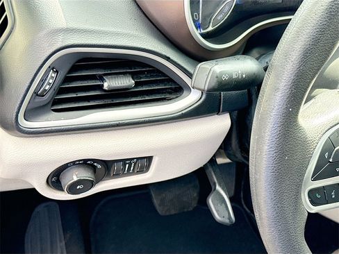 Used 2017 Chrysler Pacifica Touring Plus w/ Tire & Wheel Group image 11