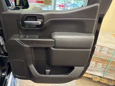 Used 2021 Chevrolet Silverado 1500 LTZ AWD/4WD image 17