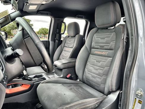Used 2022 Nissan Frontier PRO-4X w/ Technology Package AWD/4WD image 11