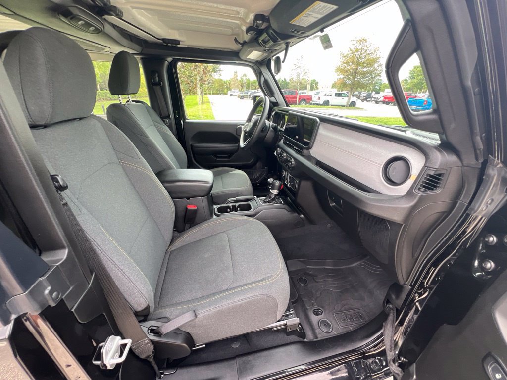 Used 2025 Jeep Wrangler Sport AWD/4WD image 22